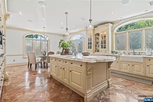 512 Winterburn Grove, Cliffside Park, NJ 07010 - Photo 8