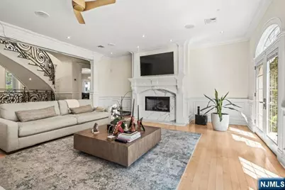 512 Winterburn Grove, Cliffside Park, NJ 07010 - Photo 4