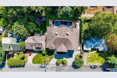 512 Winterburn Grove, Cliffside Park, NJ 07010 - Photo 30