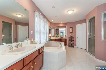 37 Thomas, Wayne, NJ 07470 - Photo 22