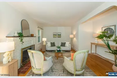 39 Essex Avenue, Montclair, NJ 07042 - Photo 6