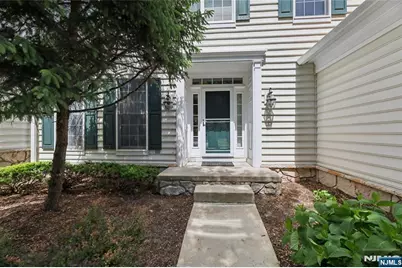122 White Pine Court, Paramus, NJ 07652 - Photo 4