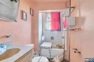 88 Komorn, Newark, NJ 07105 - Photo 18