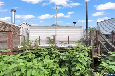 88 Komorn, Newark, NJ 07105 - Photo 14