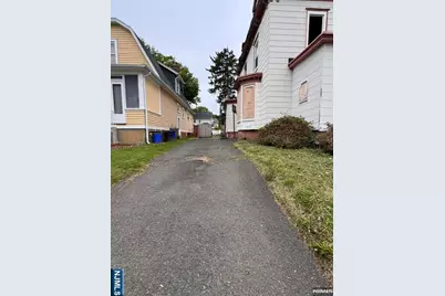 17 Westcott Street, East Orange, NJ 07017 - Photo 2