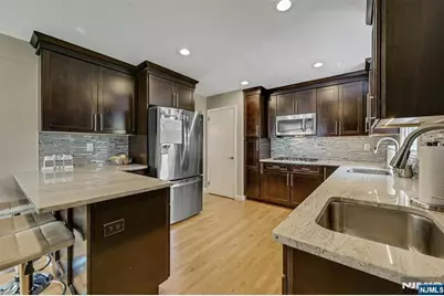 917 E Lawn Drive, Teaneck Township, NJ 07666 - Photo 4