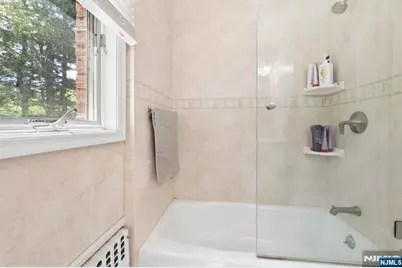 604 Rutland Avenue, Teaneck Township, NJ 07666 - Photo 22