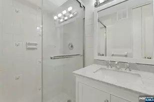 2000 Linwood 14 0, Fort Lee, NJ 07024 - Photo 34