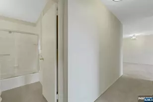 2000 Linwood 14 0, Fort Lee, NJ 07024 - Photo 24
