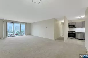2000 Linwood 14 0, Fort Lee, NJ 07024 - Photo 10