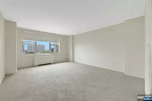 2000 Linwood 14 0, Fort Lee, NJ 07024 - Photo 28