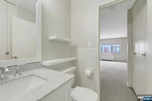 2000 Linwood 14 0, Fort Lee, NJ 07024 - Photo 36