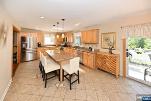 142 Geiger Dr, River Vale Township, NJ 07675 - Photo 8
