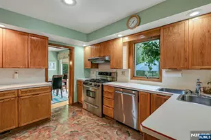 616 Rutland Ave, Teaneck Township, NJ 07666 - Photo 8