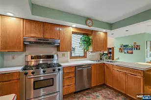 616 Rutland Ave, Teaneck Township, NJ 07666 - Photo 10