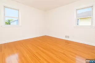 88 Manchester Pl, Newark, NJ 07104 - Photo 18