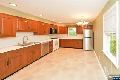 28-19 Warren Road, Fair Lawn, NJ 07410 - Photo 4