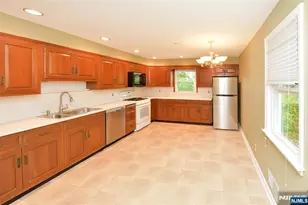 28-19 Warren Rd, Fair Lawn, NJ 07410 - Photo 4