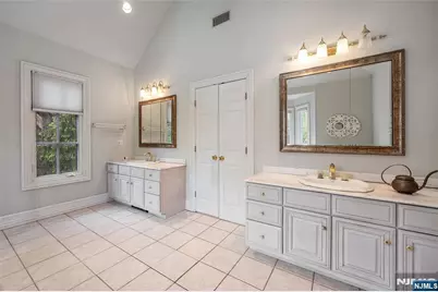 4 Hetzel Drive, Mahwah, NJ 07430 - Photo 18