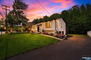 284 Castle Dr, Englewood Cliffs, NJ 07632 - Photo 2