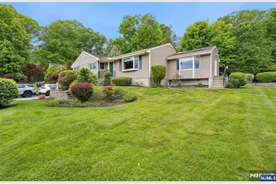 6 Waters Edge, Kinnelon, NJ 07405 - Photo 1