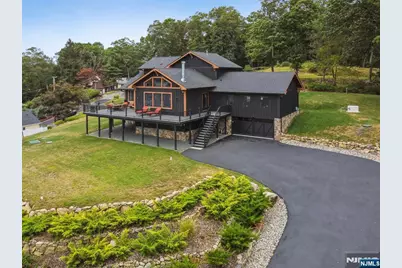 8 Sutton Road, Hopatcong, NJ 07843 - Photo 2