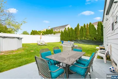 655 Boulevard, New Milford, NJ 07646 - Photo 14