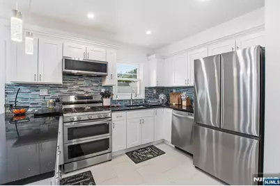 655 Boulevard, New Milford, NJ 07646 - Photo 10