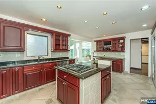 104 Shrewsbury Dr, Livingston, NJ 07039 - Photo 16