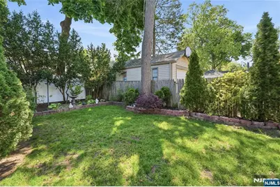 52 Harcourt Avenue, Bergenfield, NJ 07621 - Photo 18
