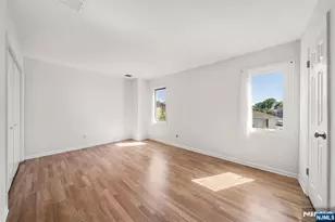 161 Roosevelt Pl, Palisades Park, NJ 07650 - Photo 14