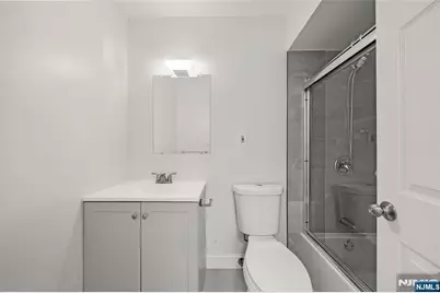 161 Roosevelt Place, Palisades Park, NJ 07650 - Photo 12