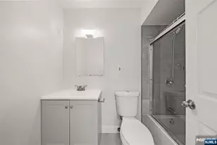 161 Roosevelt Pl, Palisades Park, NJ 07650 - Photo 12