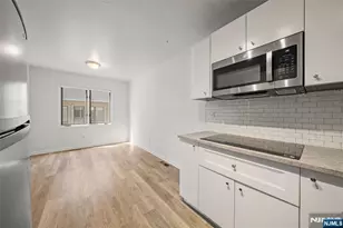 161 Roosevelt Pl, Palisades Park, NJ 07650 - Photo 6