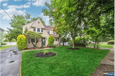 151 Walthery Avenue, Ridgewood, NJ 07450 - Photo 2