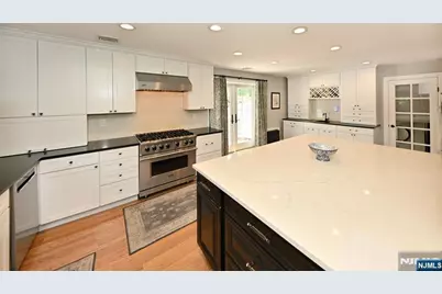619 Montview Place, River Vale Township, NJ 07675 - Photo 8