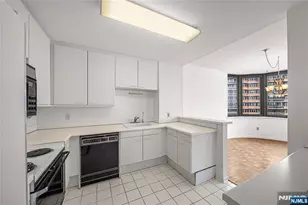 100 Carlyle Dr 10B-South, Cliffside Park, NJ 07010 - Photo 8