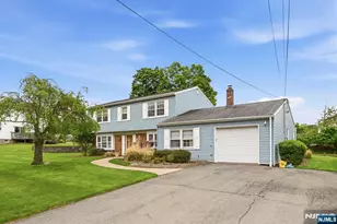 30 Whittier Ln, Oakland, NJ 07436 - Photo 2
