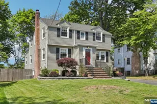 30 Sherbrooke Pkwy, Livingston, NJ 07039 - Photo 2
