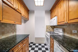7000 Kennedy Blvd 25F, Guttenberg, NJ 07093 - Photo 6