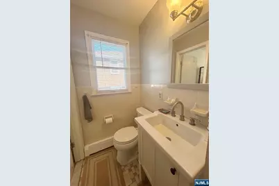 525 Stuyvesant Avenue, Lyndhurst Township, NJ 07071 - Photo 16