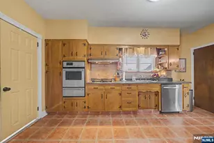103 Chamberlain Ave, Paterson, NJ 07502 - Photo 2