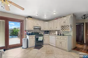 200 Bradford Ave, Linden, NJ 07036 - Photo 4