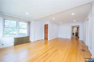 16 Lincoln Pl, Waldwick, NJ 07463 - Photo 4