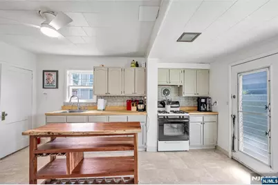 174 Phelps Avenue, Bergenfield, NJ 07621 - Photo 10