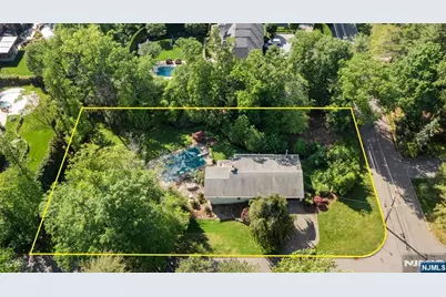 165 Hoover Drive, Cresskill, NJ 07626 - Photo 34