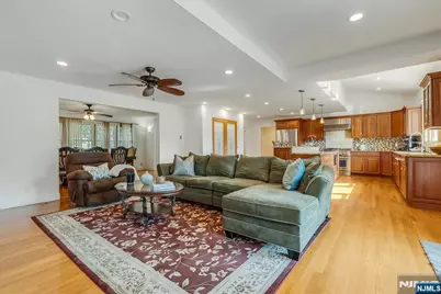 254 Hoppers Lane, Paramus, NJ 07652 - Photo 8