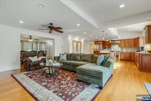 254 Hoppers Ln, Paramus, NJ 07652 - Photo 8
