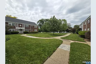 18A Elmwood Court 18A #18A, Elmwood Park, NJ 07407 - Photo 4