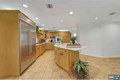 364 Canterbury Lane, Wyckoff Township, NJ 07481 - Photo 16